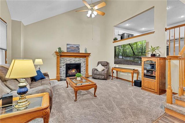 15678 S Lindenwood Drive, Olathe, KS 66062