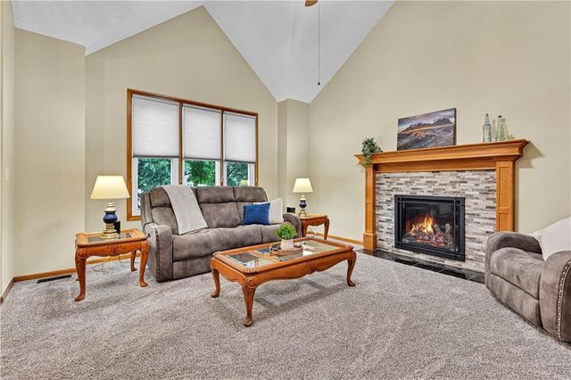 15678 S Lindenwood Drive, Olathe, KS 66062