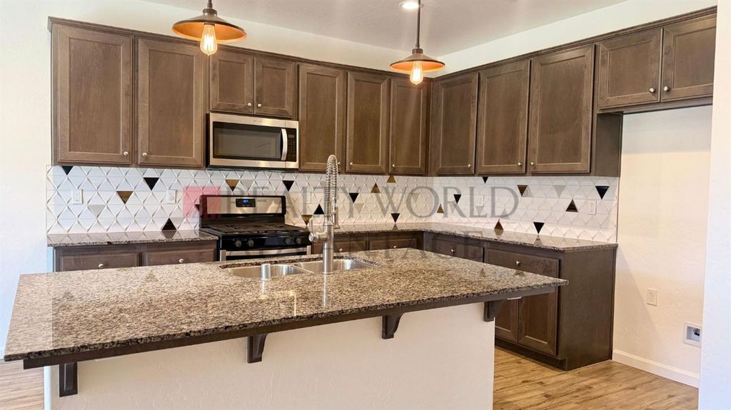Image 6 of property listing at 2269 Cortner Street, Hanford, CA 93230