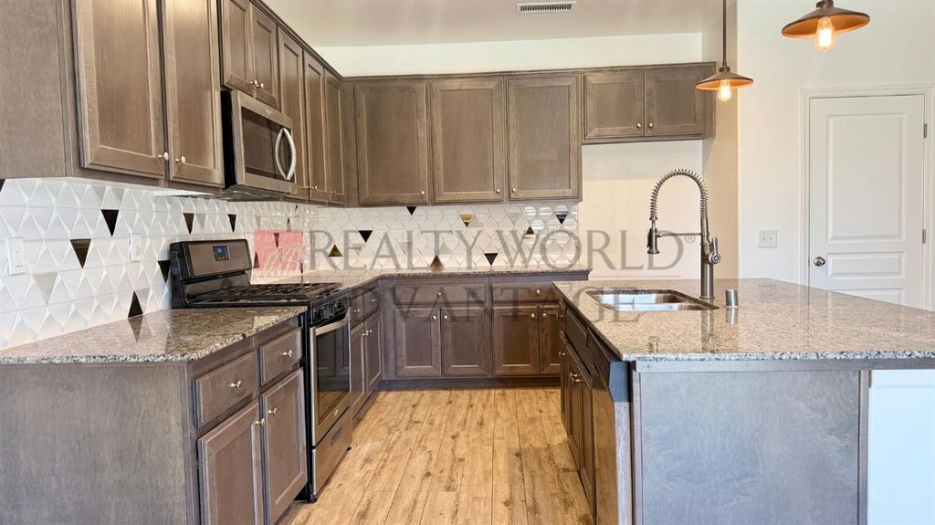 Image 7 of property listing at 2269 Cortner Street, Hanford, CA 93230