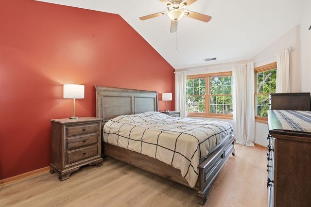 3255 N Daniels Court, Arlington Heights, IL 60004