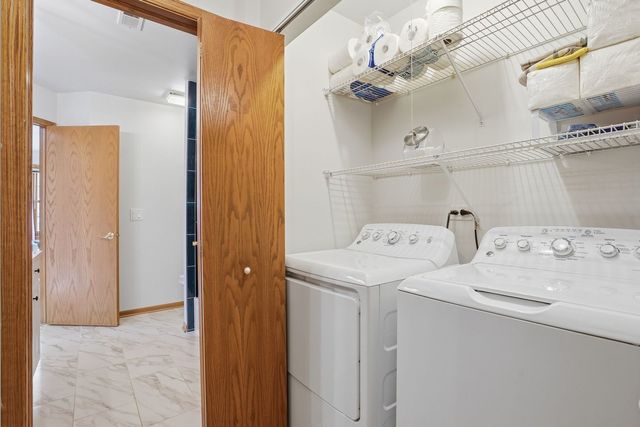 3255 N Daniels Court, Arlington Heights, IL 60004