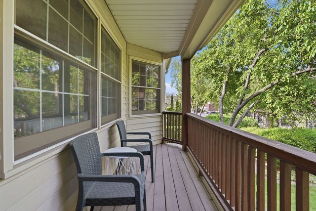 3255 N Daniels Court, Arlington Heights, IL 60004