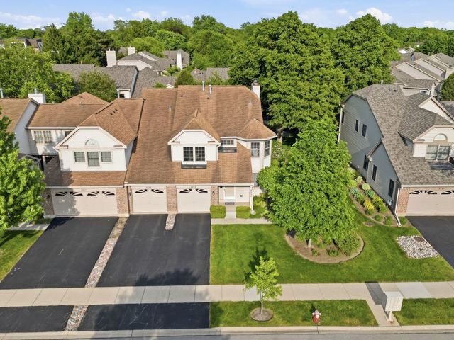3255 N Daniels Court, Arlington Heights, IL 60004
