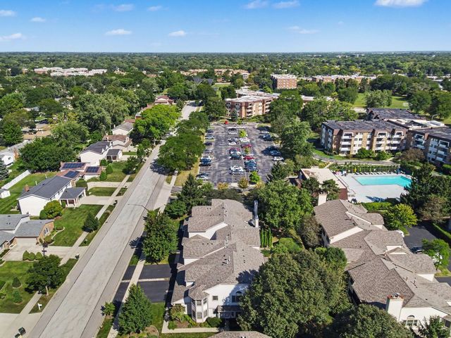 3255 N Daniels Court, Arlington Heights, IL 60004
