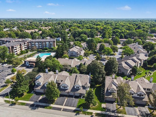 3255 N Daniels Court, Arlington Heights, IL 60004