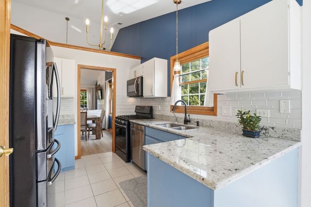 3255 N Daniels Court, Arlington Heights, IL 60004