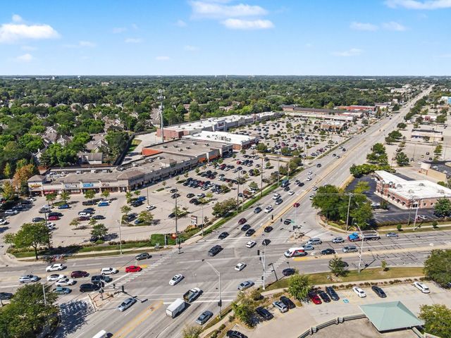 3255 N Daniels Court, Arlington Heights, IL 60004