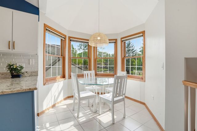 3255 N Daniels Court, Arlington Heights, IL 60004