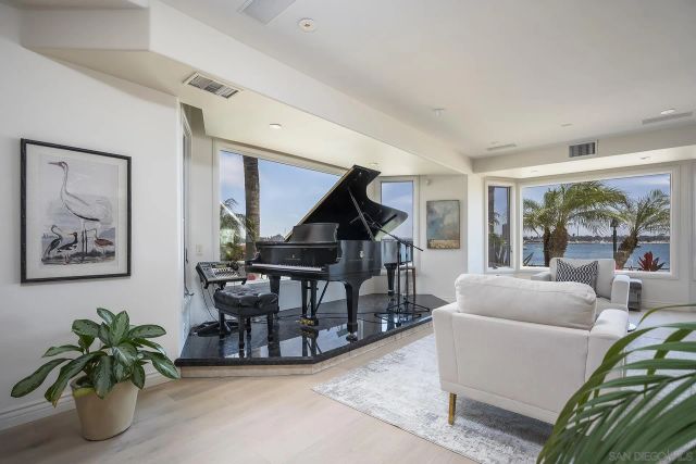 2741 Bayside Walk, San Diego, CA 92109