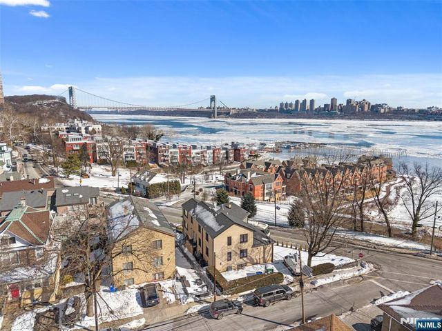 7 Sterling Place 2, Edgewater, NJ 07020