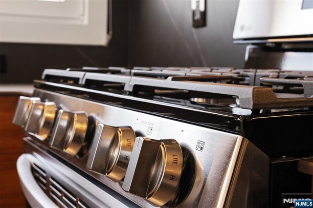 7 Sterling Place 2, Edgewater, NJ 07020