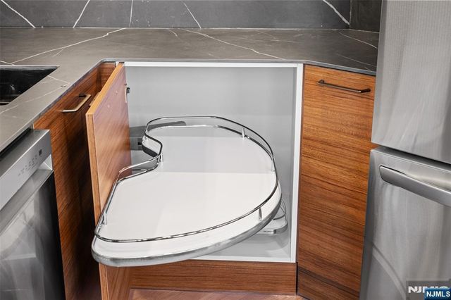 7 Sterling Place 2, Edgewater, NJ 07020