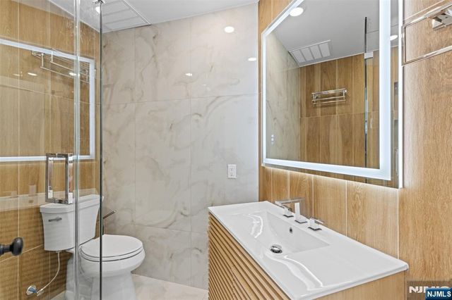 7 Sterling Place 2, Edgewater, NJ 07020