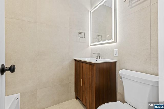 7 Sterling Place 2, Edgewater, NJ 07020