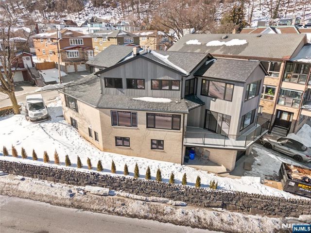 7 Sterling Place 2, Edgewater, NJ 07020