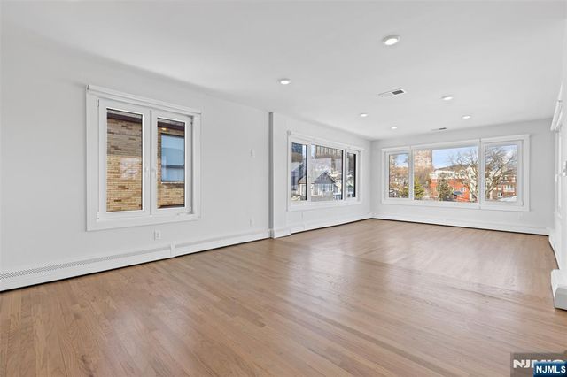 7 Sterling Place 2, Edgewater, NJ 07020