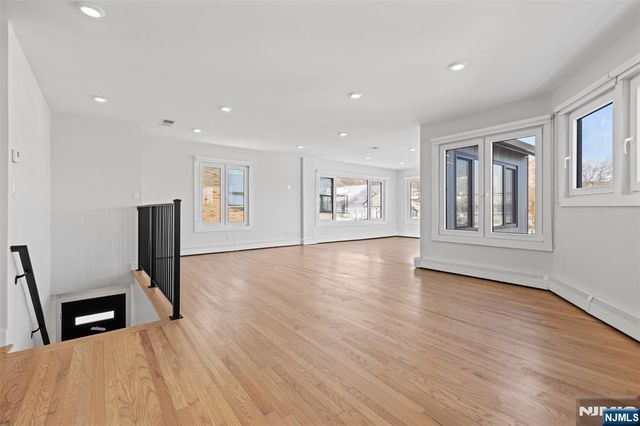 7 Sterling Place 2, Edgewater, NJ 07020