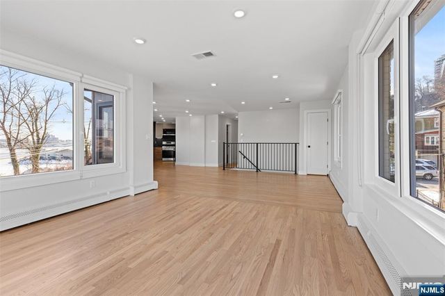 7 Sterling Place 2, Edgewater, NJ 07020