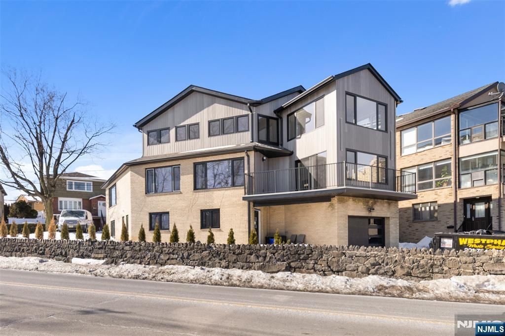 7 Sterling Place 2, Edgewater, NJ 07020