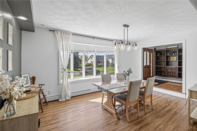 308 Washington Dr, New Hartford, NY 13413