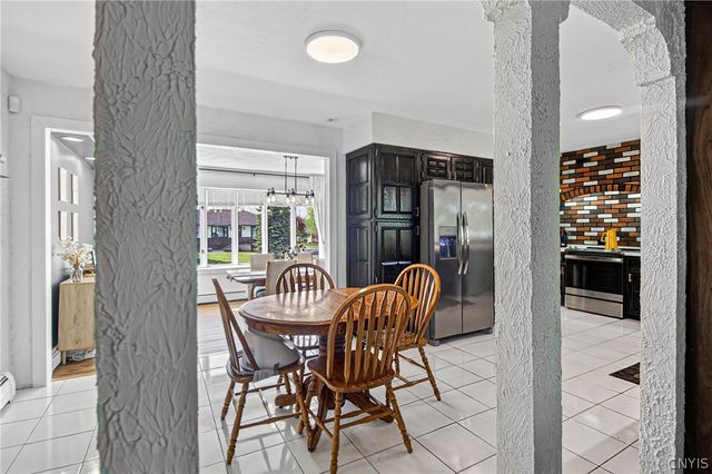 308 Washington Dr, New Hartford, NY 13413