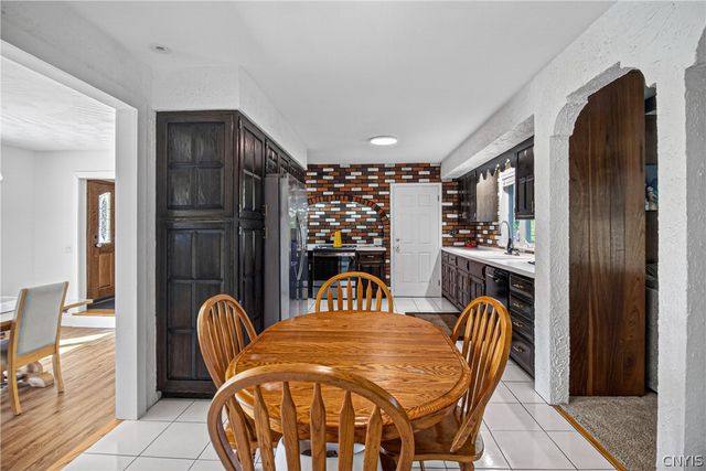 308 Washington Dr, New Hartford, NY 13413