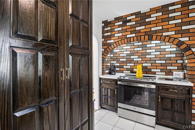 308 Washington Dr, New Hartford, NY 13413