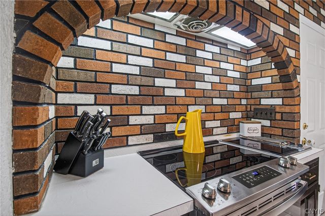 308 Washington Dr, New Hartford, NY 13413