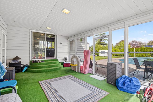 308 Washington Dr, New Hartford, NY 13413