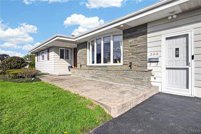 308 Washington Dr, New Hartford, NY 13413
