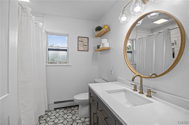 308 Washington Dr, New Hartford, NY 13413