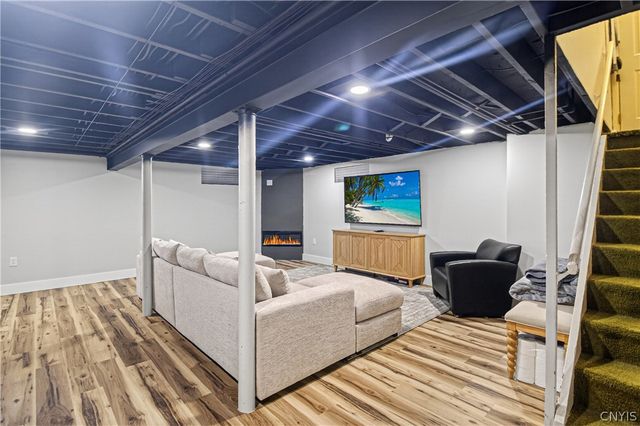 308 Washington Dr, New Hartford, NY 13413