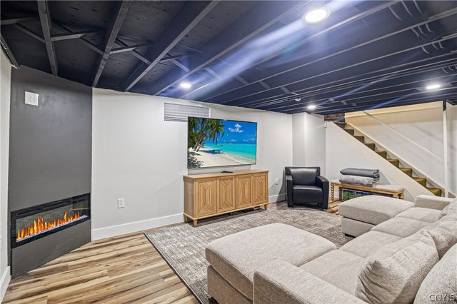 308 Washington Dr, New Hartford, NY 13413