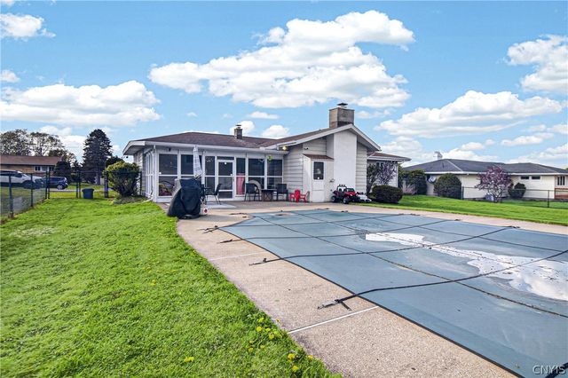 308 Washington Dr, New Hartford, NY 13413