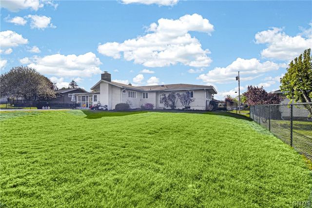 308 Washington Dr, New Hartford, NY 13413