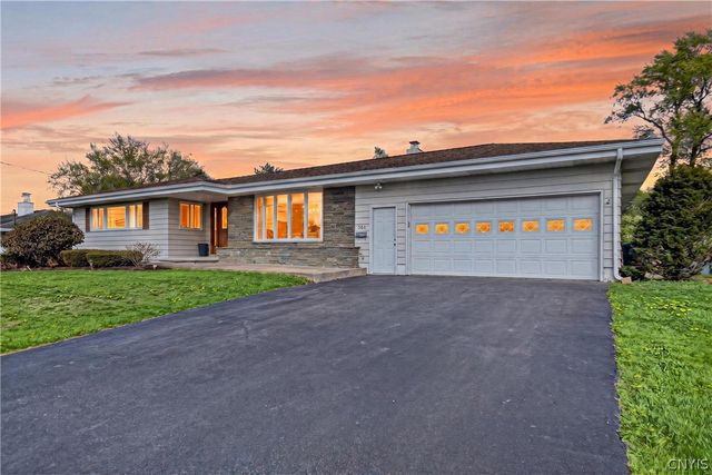 308 Washington Dr, New Hartford, NY 13413