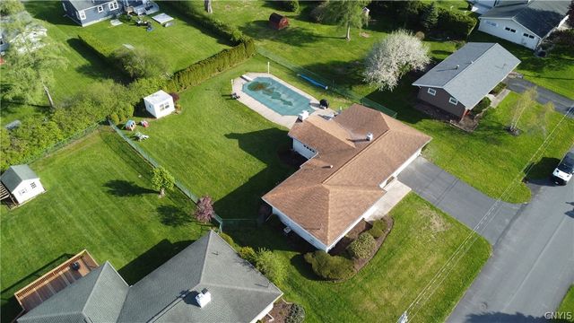 308 Washington Dr, New Hartford, NY 13413