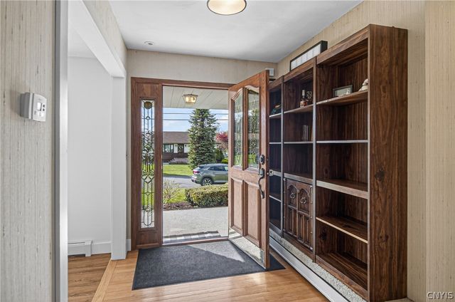308 Washington Dr, New Hartford, NY 13413