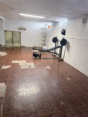 4457 Grindley Park Street, Dearborn Heights, MI 48125