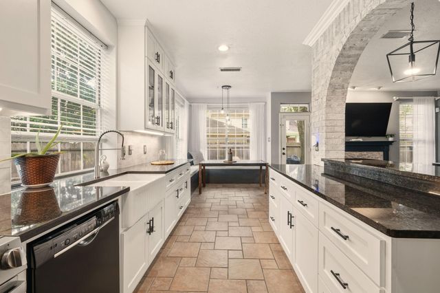 60 W Twinberry Place, The Woodlands, TX 77381