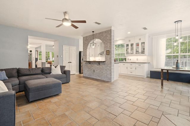 60 W Twinberry Place, The Woodlands, TX 77381