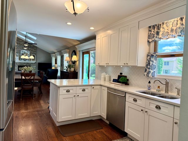 1102 Ravinia Court, Shorewood, IL 60404