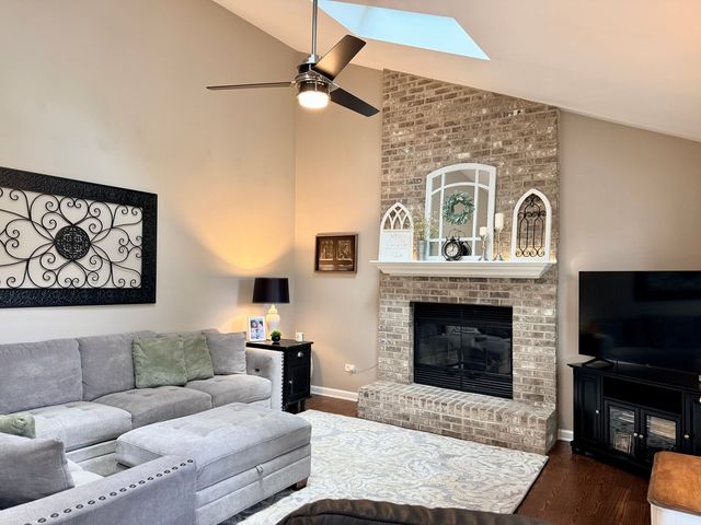 1102 Ravinia Court, Shorewood, IL 60404