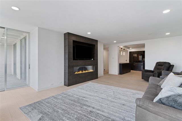 2222 1st Avenue NE 305, Cedar Rapids, IA 52402