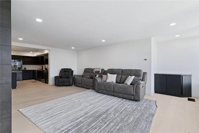 2222 1st Avenue NE 305, Cedar Rapids, IA 52402