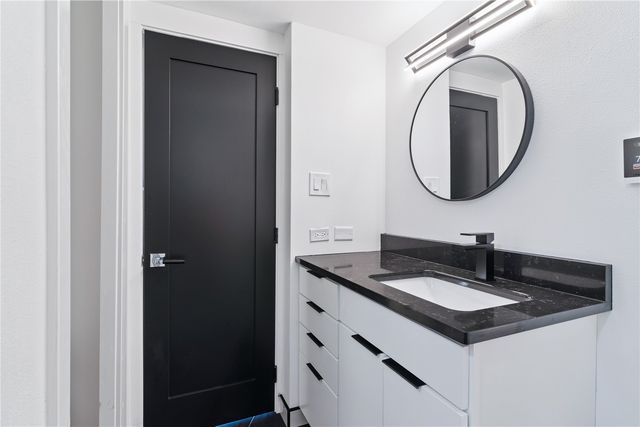 2222 1st Avenue NE 305, Cedar Rapids, IA 52402