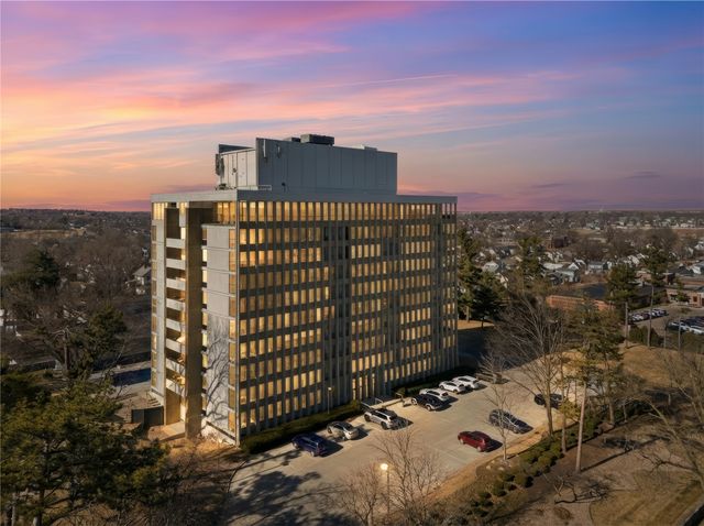 2222 1st Avenue NE 305, Cedar Rapids, IA 52402