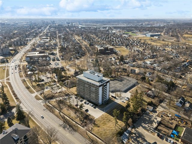 2222 1st Avenue NE 305, Cedar Rapids, IA 52402