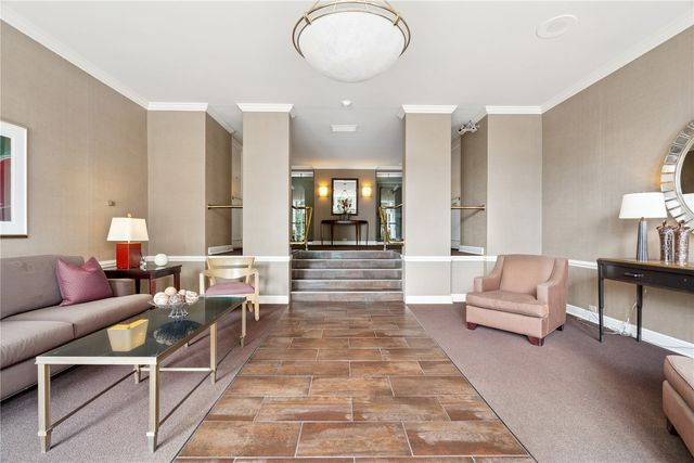 2222 1st Avenue NE 305, Cedar Rapids, IA 52402